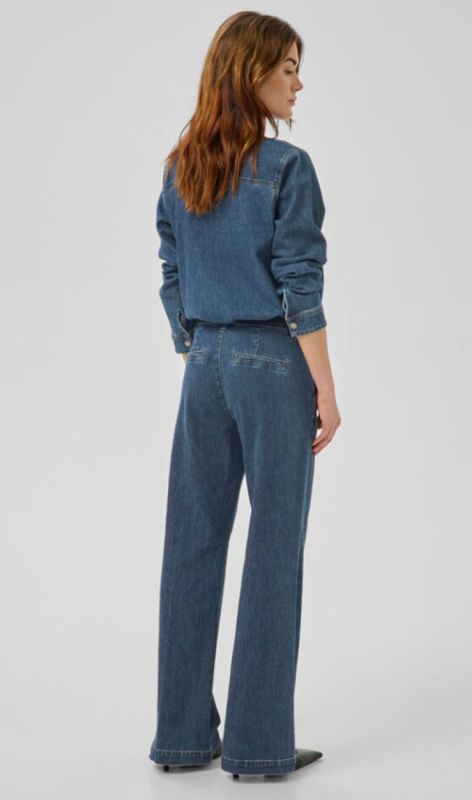 10705210 dark blue wash