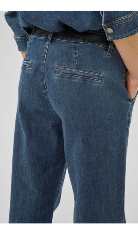 10705210 dark blue wash