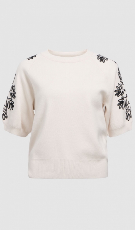 23044936 White sand