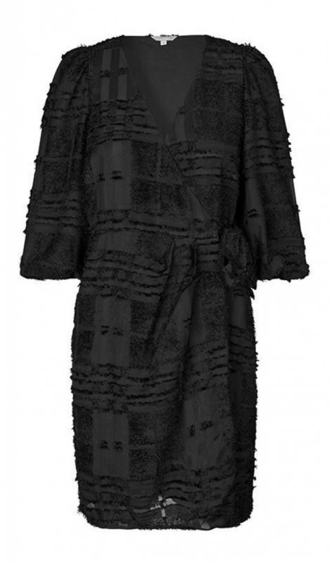 61028823 black
