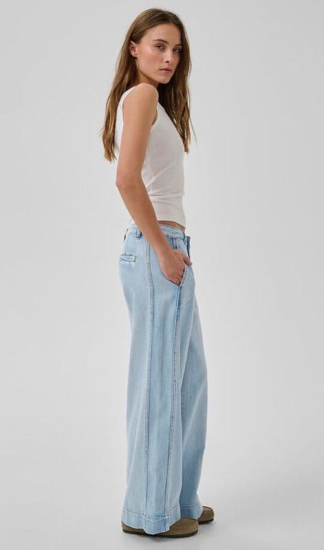 10705062 light blue wash