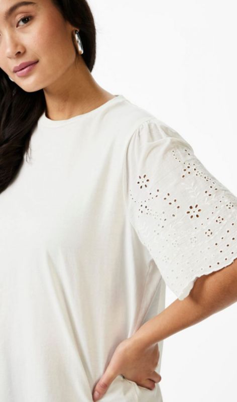 26033890 star white
