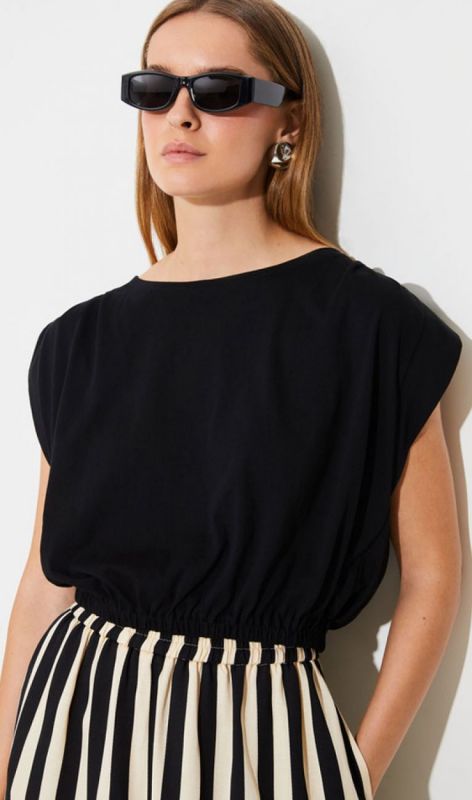 S25C08382 noir