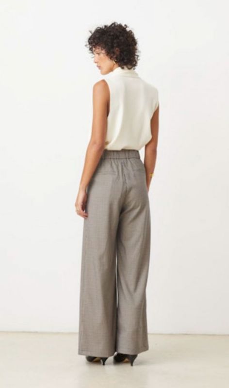 H25C04173 beige