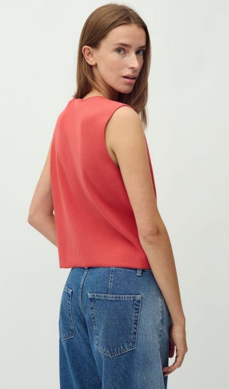 61980274 red candy