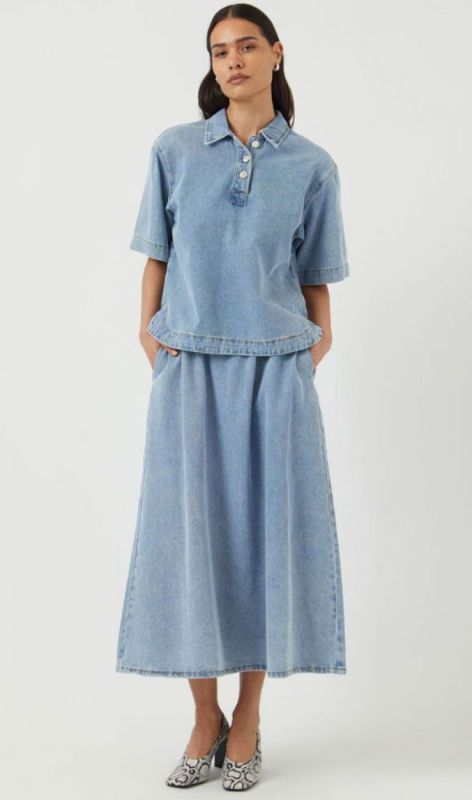 26038797 light blue den 