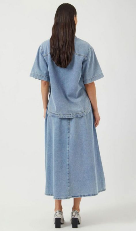 26038797 light blue den 