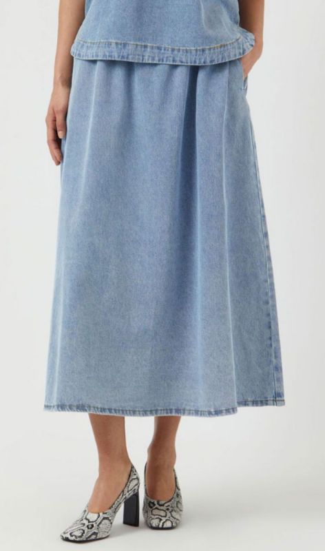 26038797 light blue den 