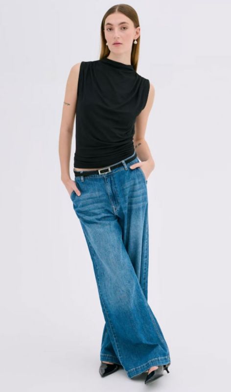 10704585 black
