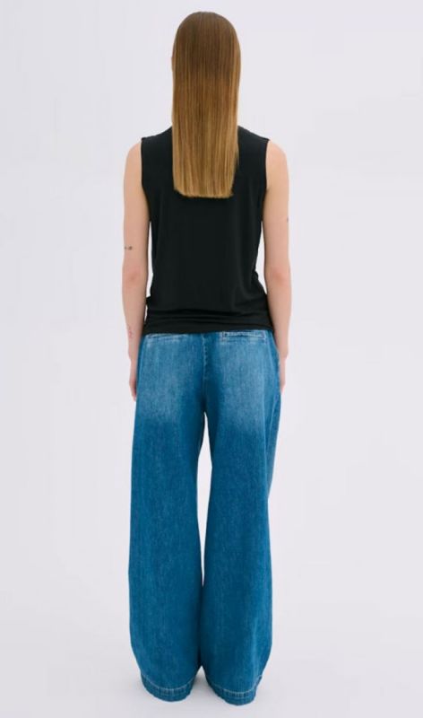 10704585 black