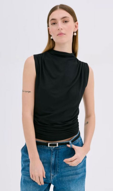 10704585 black