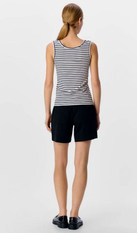 23046288 white black