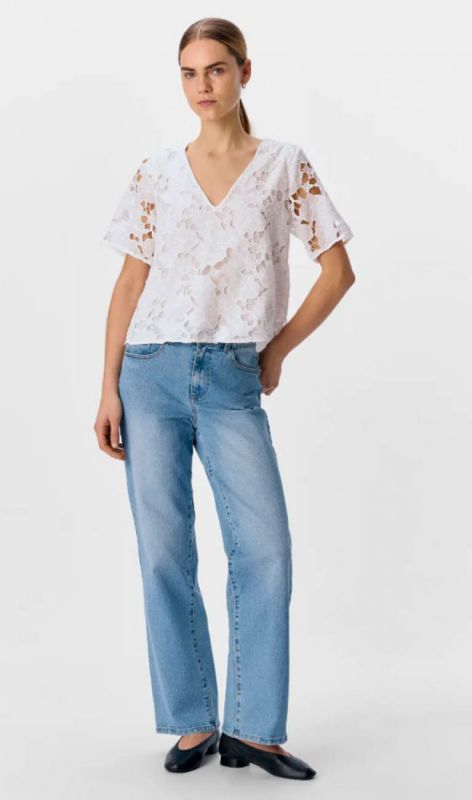 23046358 white