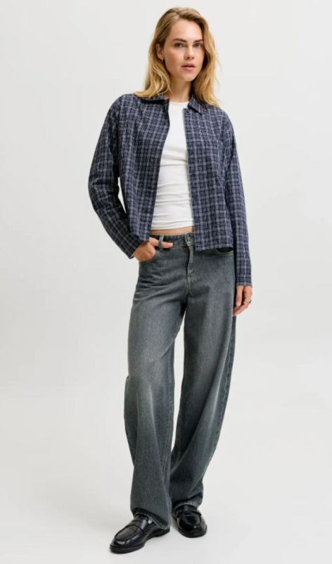 12303526 black denim