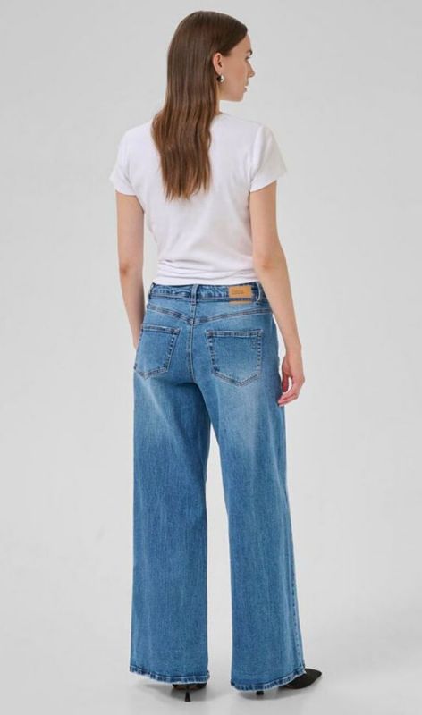 10705256 medium blue