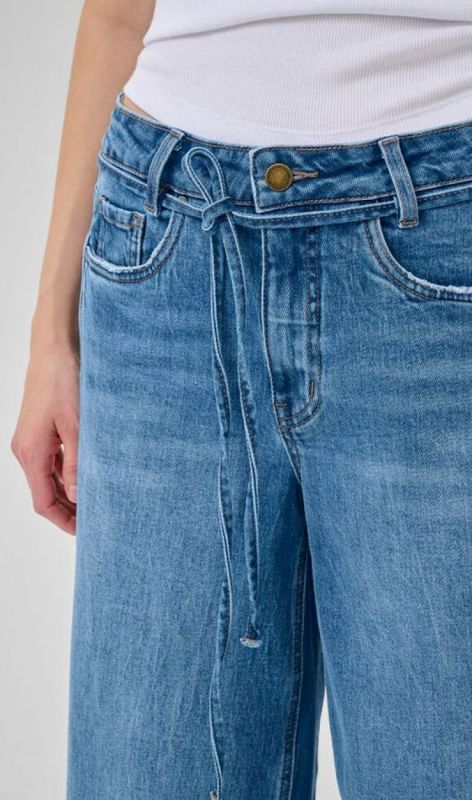 10705256 medium blue