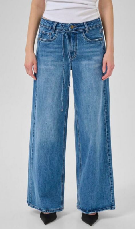 10705256 medium blue