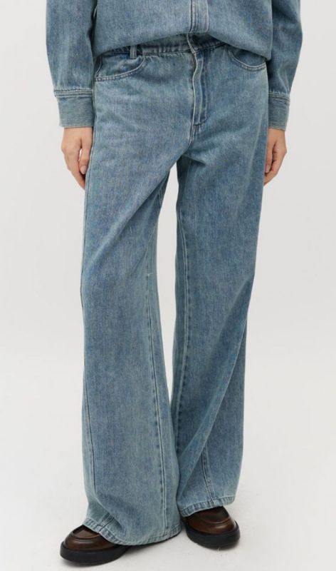 62420478 blue soft wash