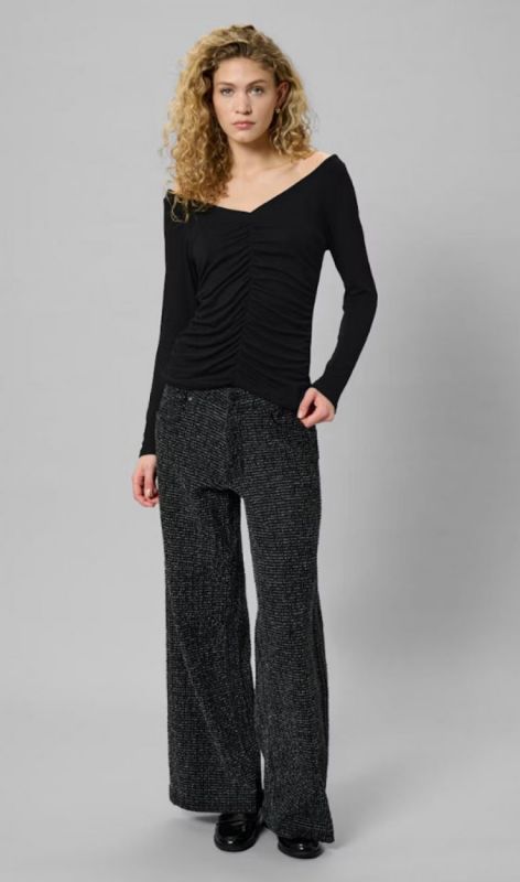 10705396 black