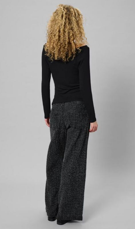 10705396 black