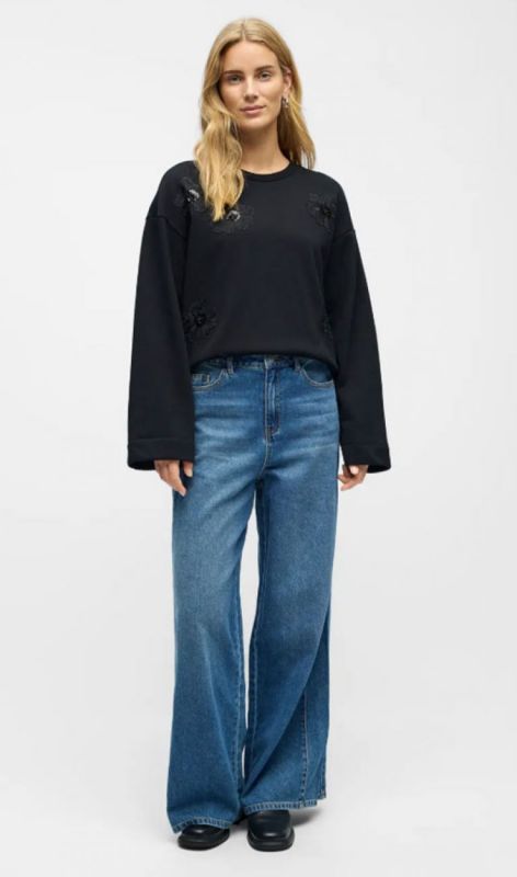 23047729 black