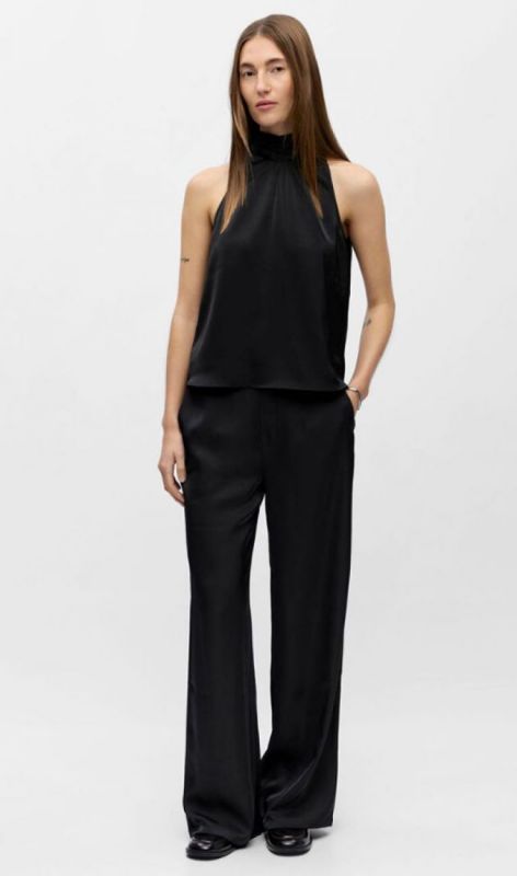 23048666 black