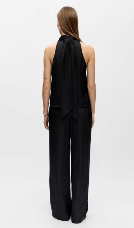 23048666 black