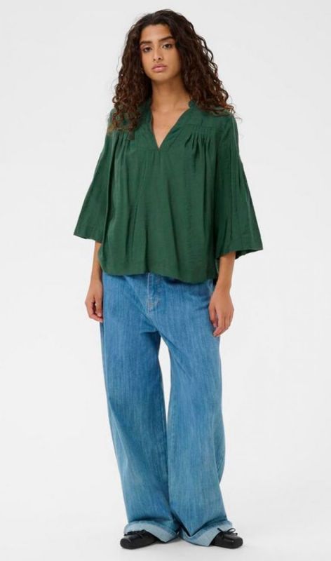 30408898 trekking green