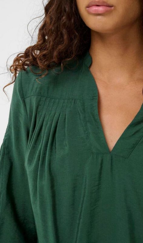 30408898 trekking green