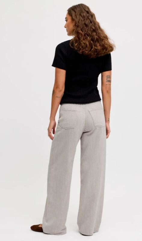 12288648 feather gray me