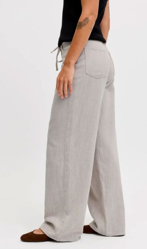 12288648 feather gray me