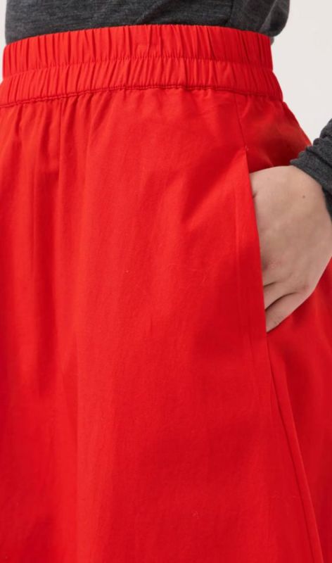 26039296 fiery red