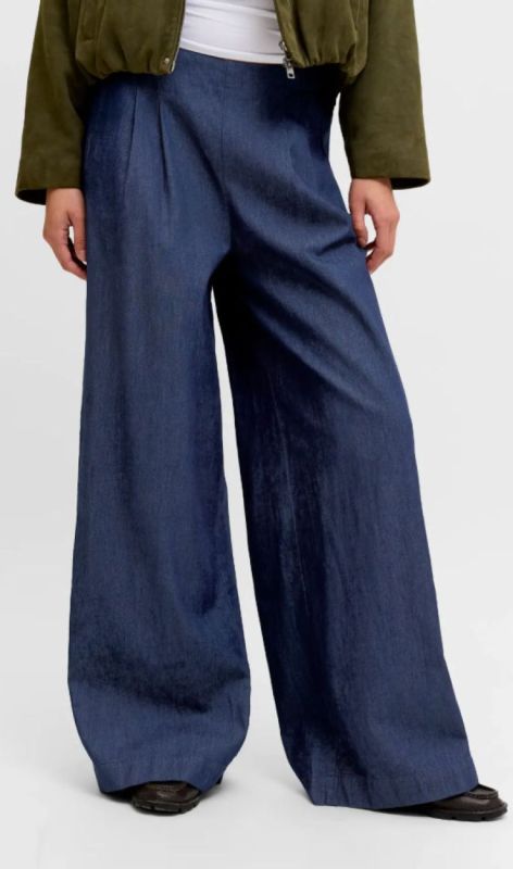 12287867 dark blue den
