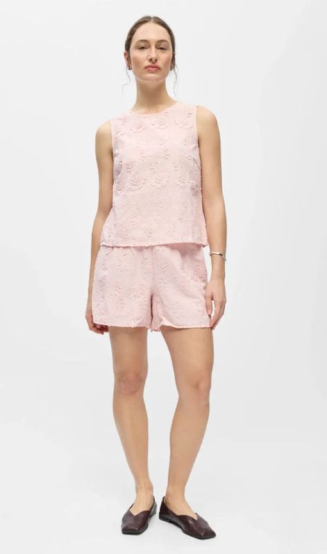 23048629 pale lilac