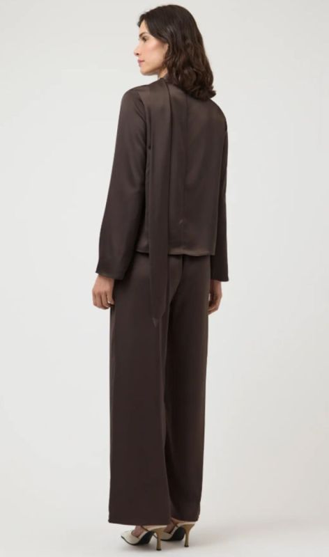 26041054 chocolate brown