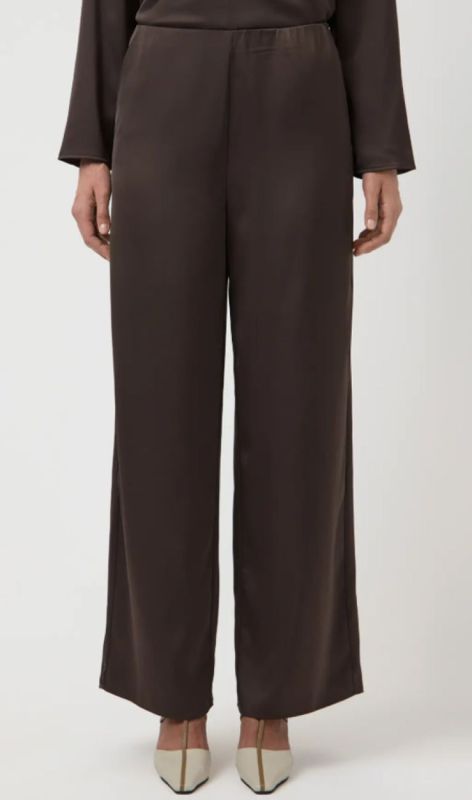 26041054 chocolate brown