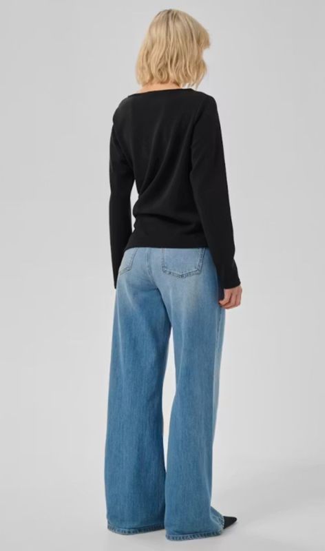 10705662 black