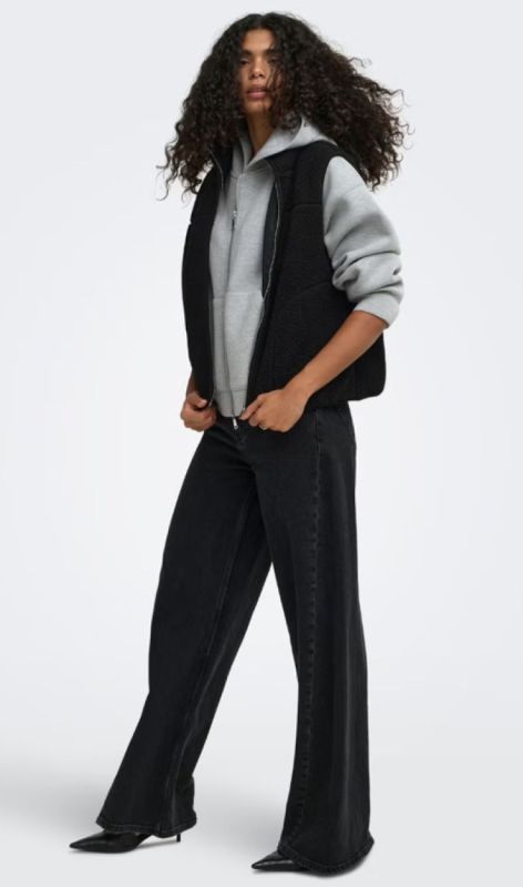 15379000 black