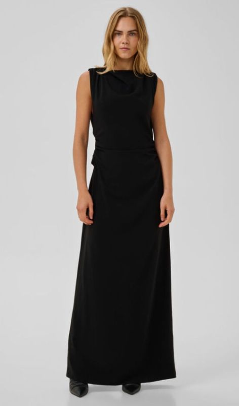 10705777 black