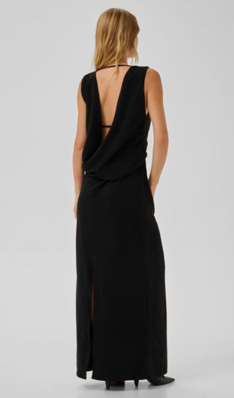 10705777 black