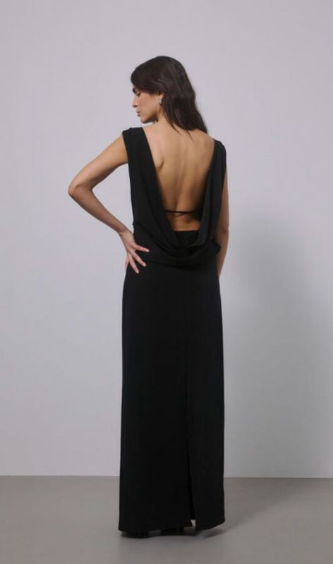 10705777 black