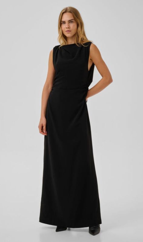10705777 black